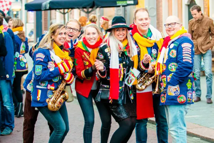 Goedkope Oeteldonk emblemen kopen.