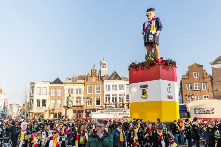 Knillis standbeeld in Oeteldonk