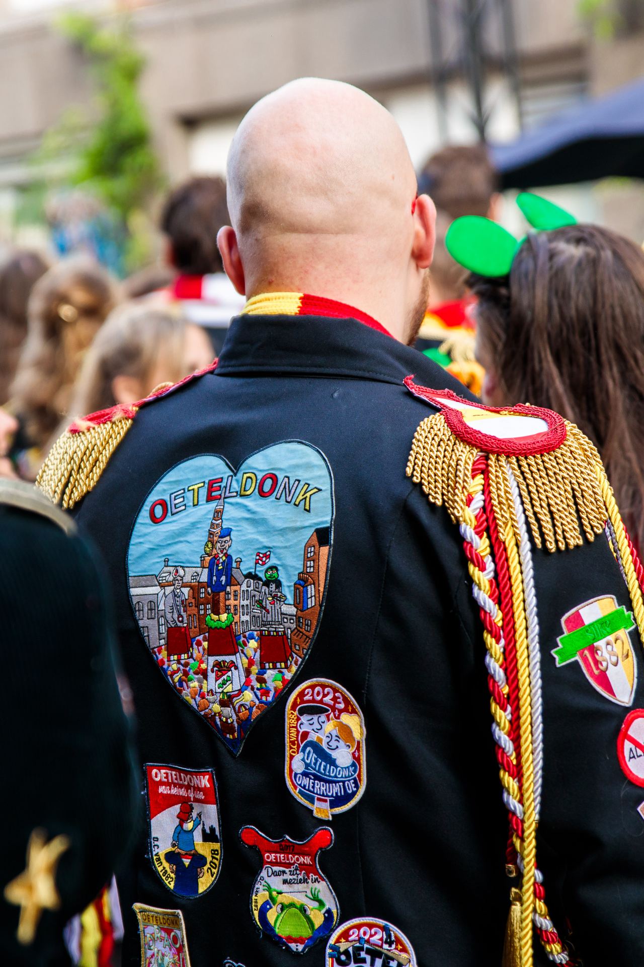 Oeteldonkje jasje achterkant met emblemen
