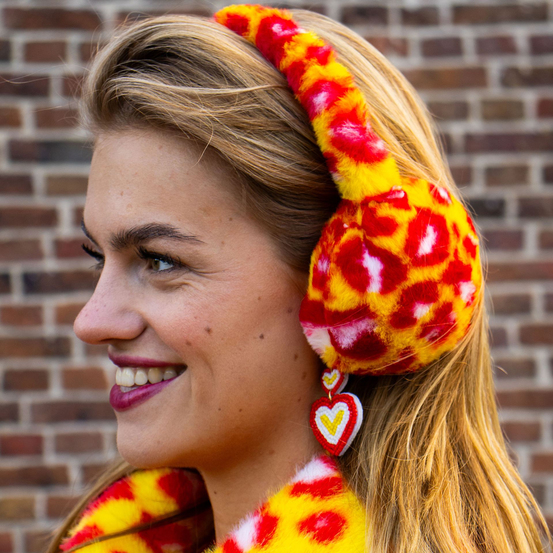 Bonte oorwarmers Oeteldonk op dame