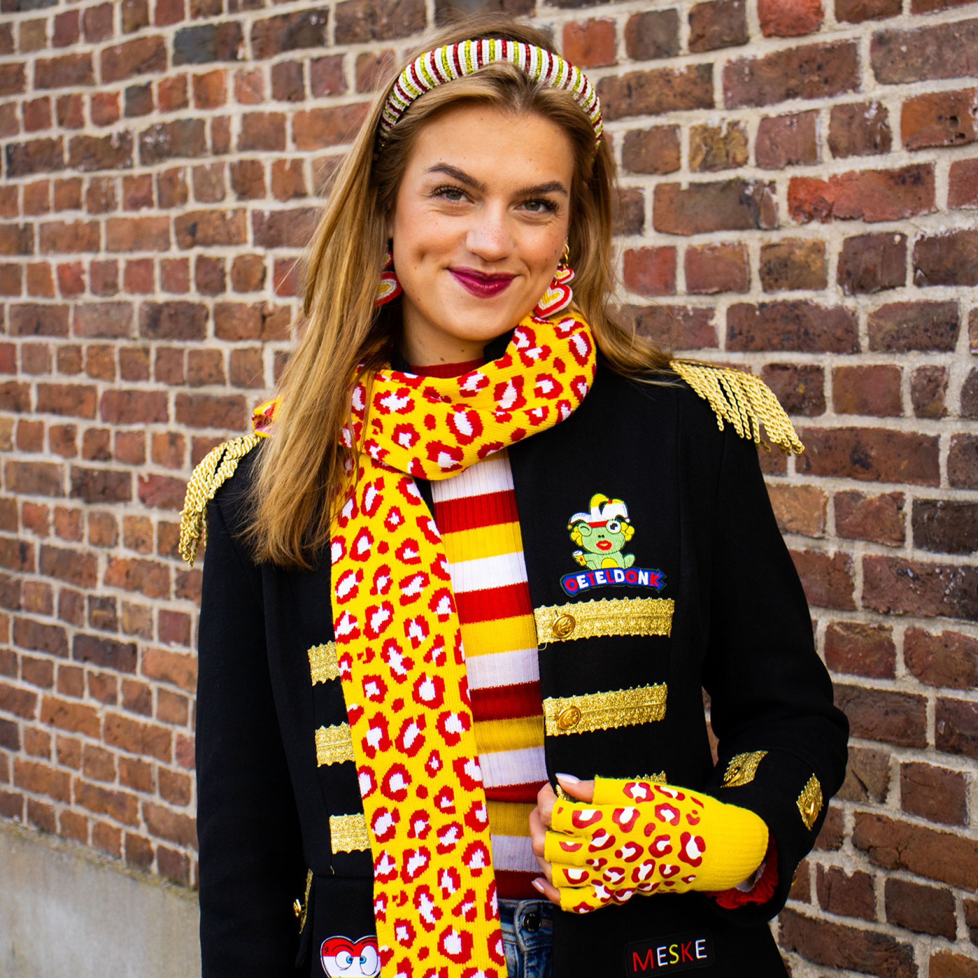 Oeteldonk jasje met emblemen op model