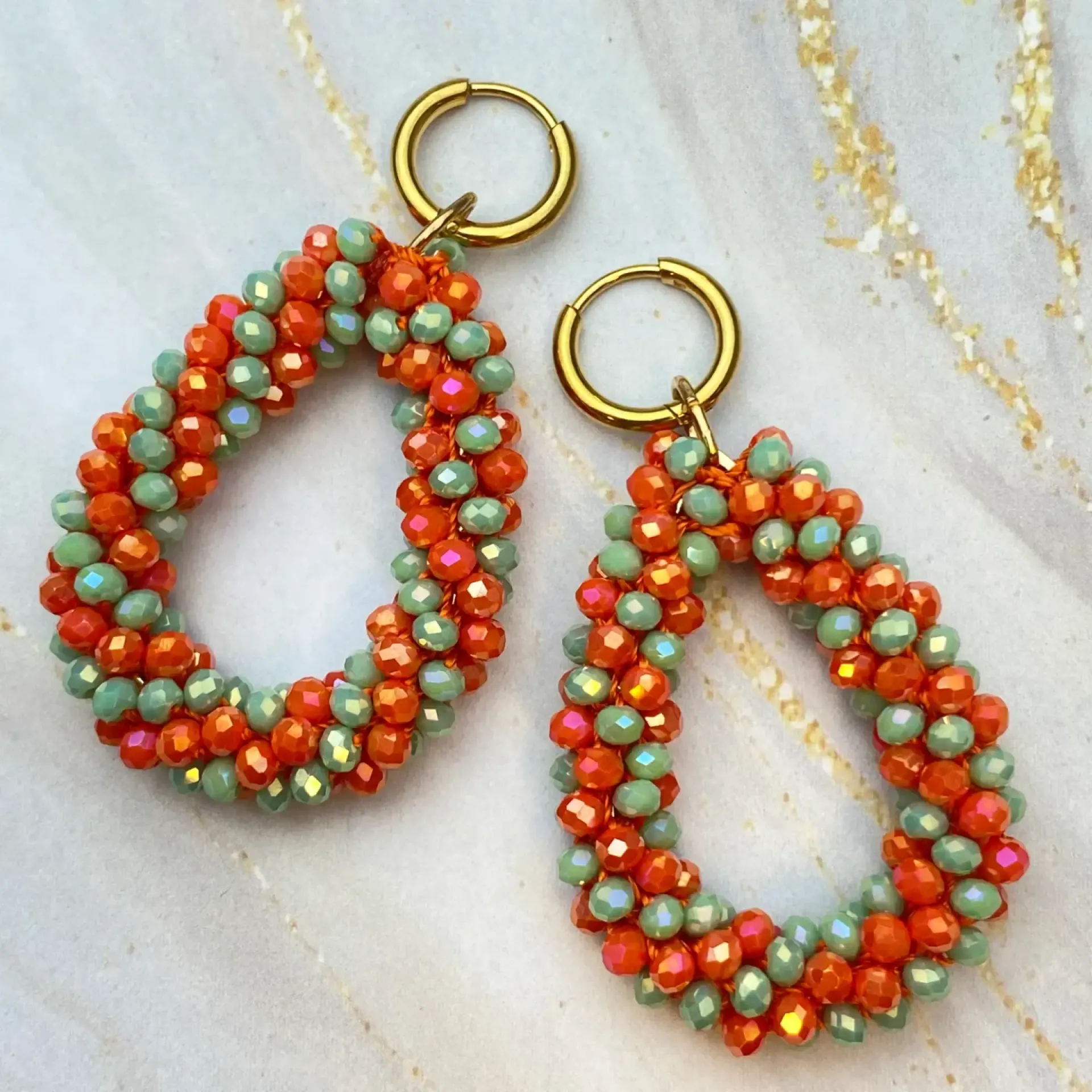 Druppel oorbellen met steentjes Kruikenstad.