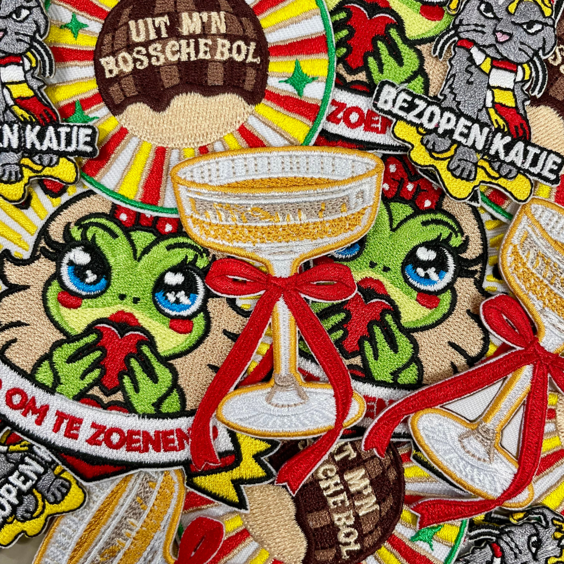 Diverse Oeteldonk emblemen dames