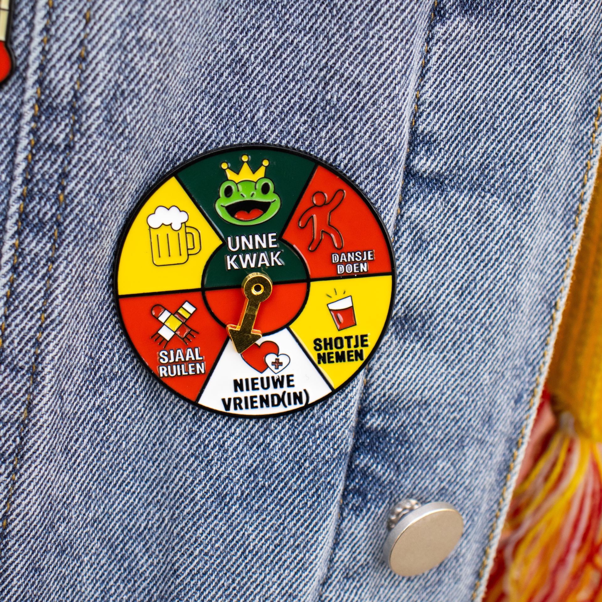 Oeteldonk pin radje draaien op jasje