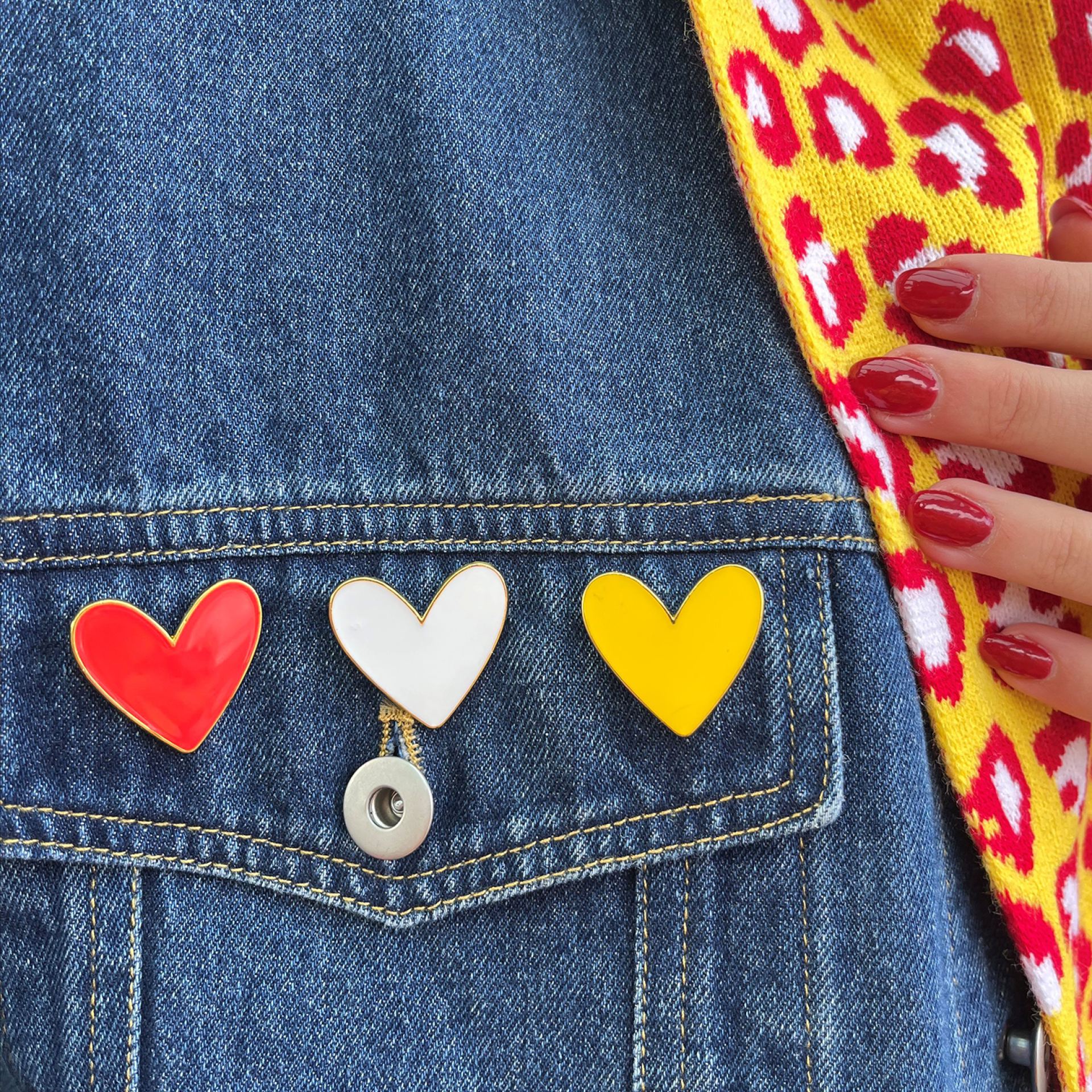 Oeteldonk pin hartje rood voorbeeld