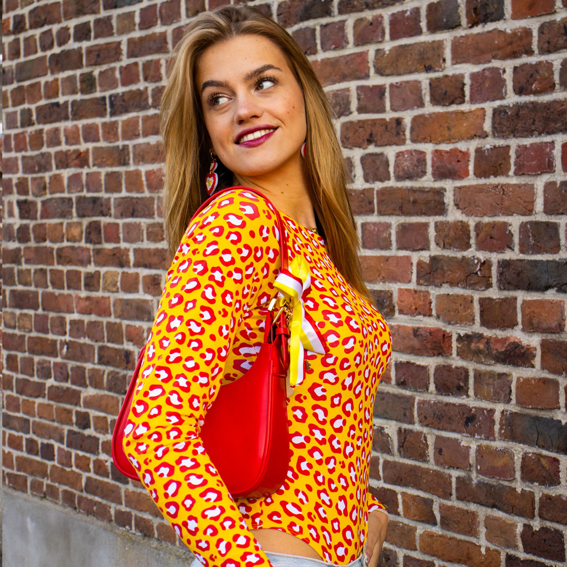 Oeteldonk body dames panterprint zijkant