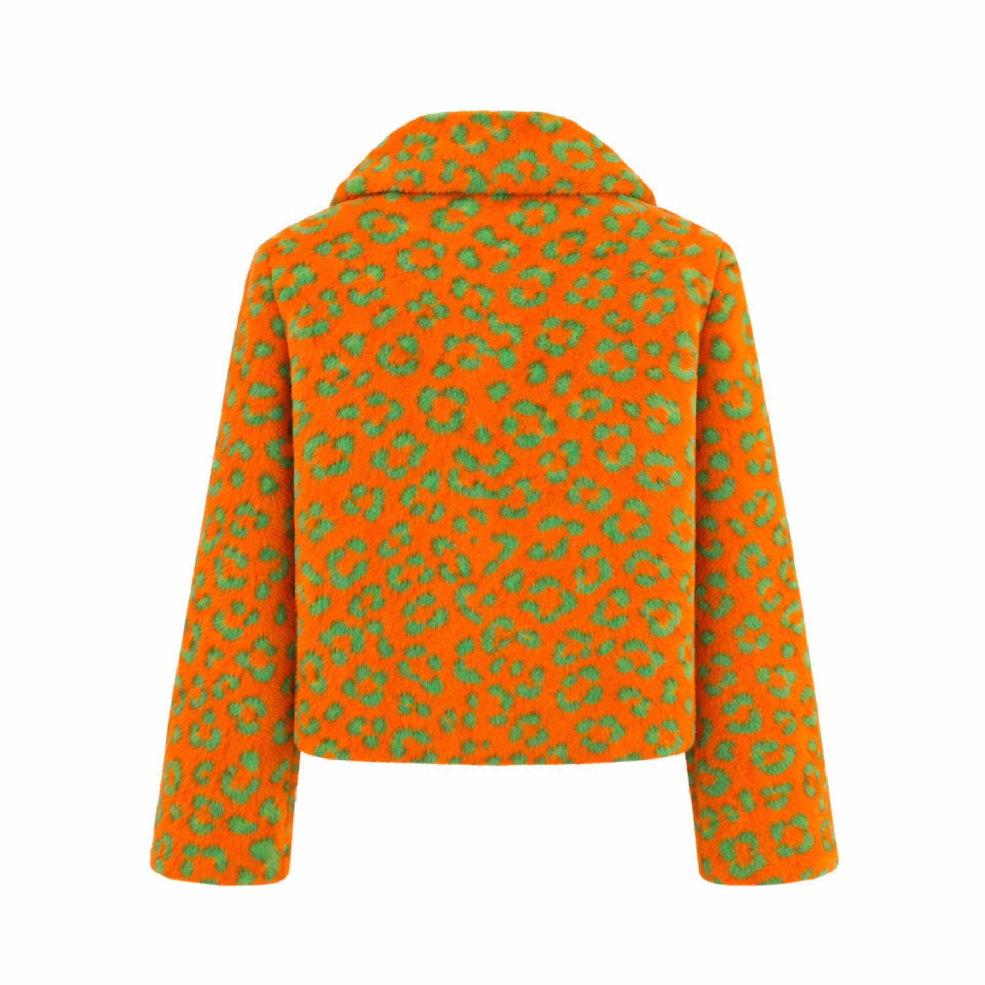 Achterkant bontjas panterprint kruikenstad